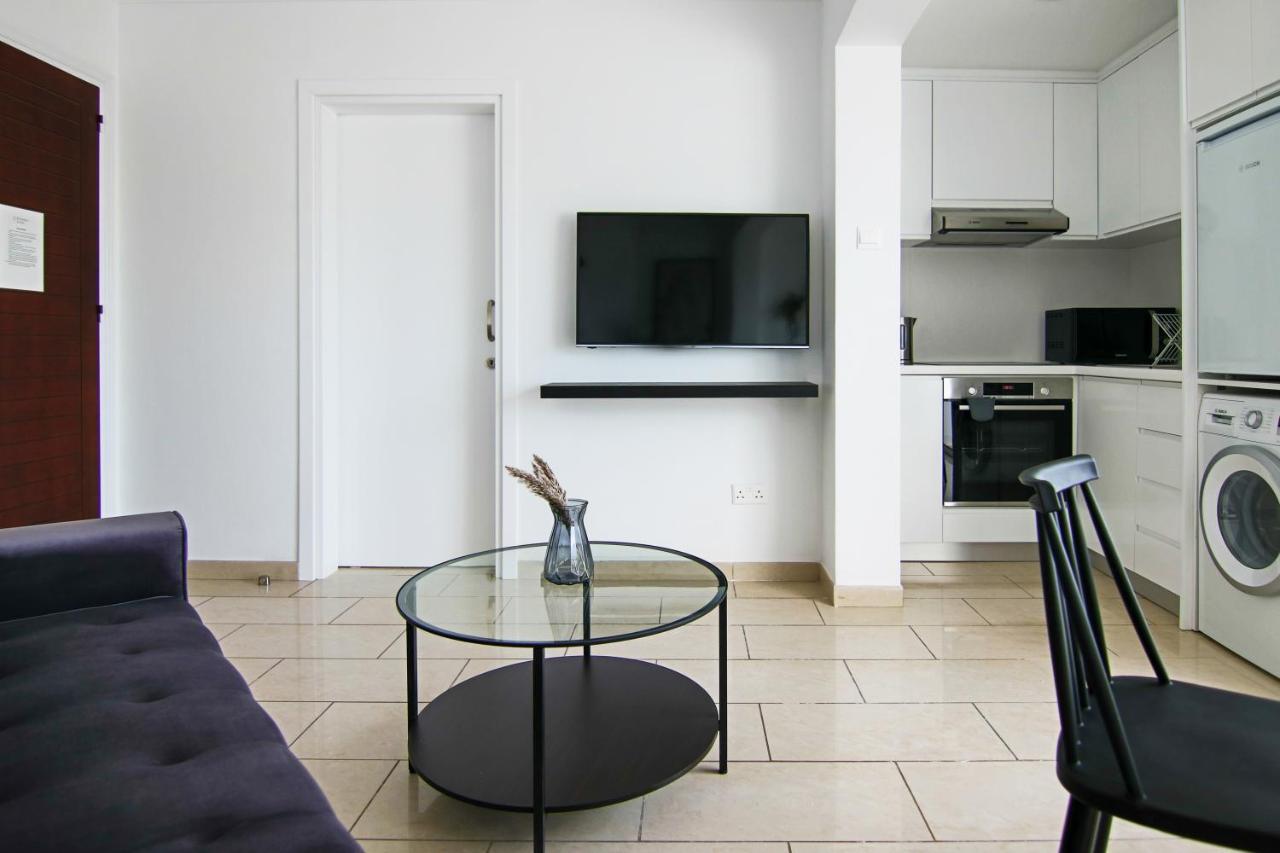 Phaedrus Living Seaside Junior Suite Lighthouse 63 Paphos Extérieur photo