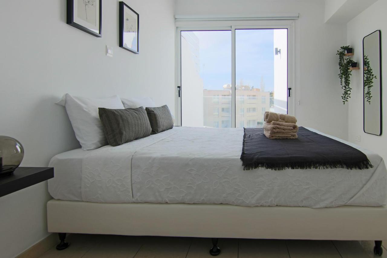 Phaedrus Living Seaside Junior Suite Lighthouse 63 Paphos Extérieur photo